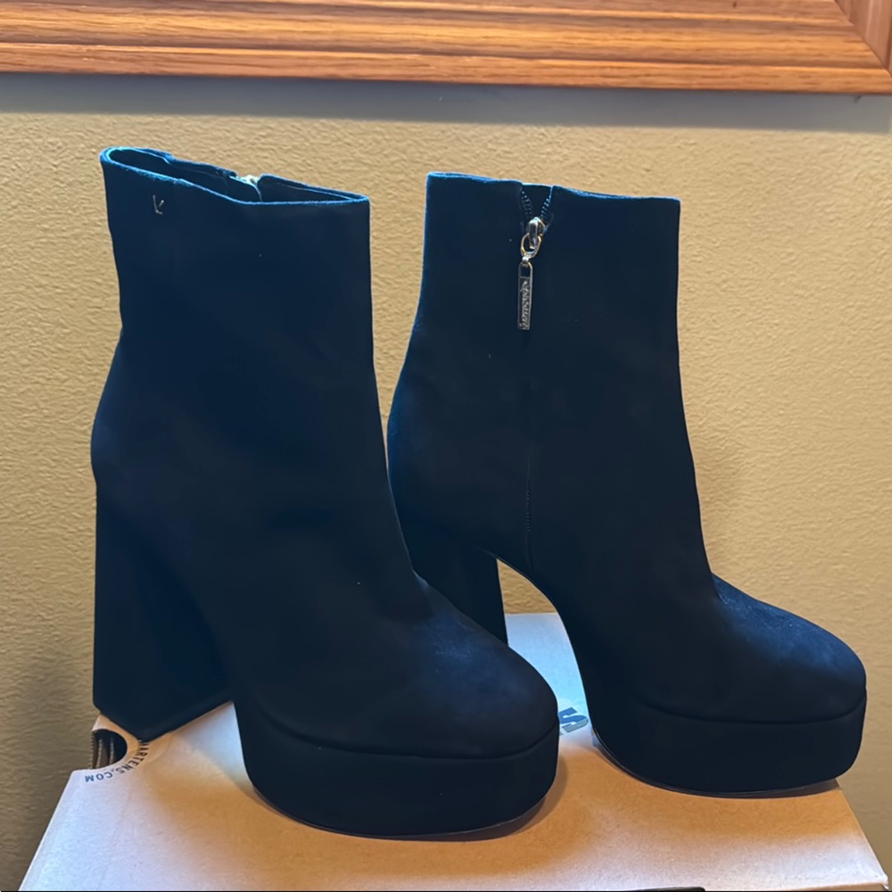 Larroude boot - Picture 10 of 16